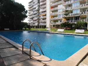 Piscina de los apartamentos BERMAR PARK de Gav&agrave; Mar